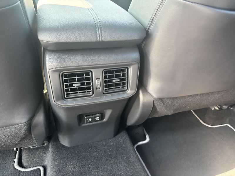 Toyota RAV4 2.5 HSD e-CVT AWD Selection - fotka 25 z 28
