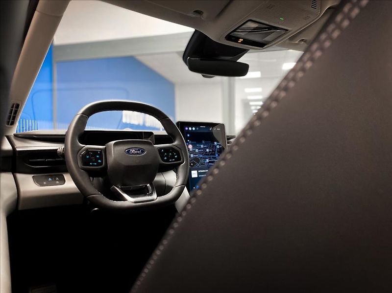 Ford Explorer (2024) 0,1 79 kWh AWD - fotka 8 z 19