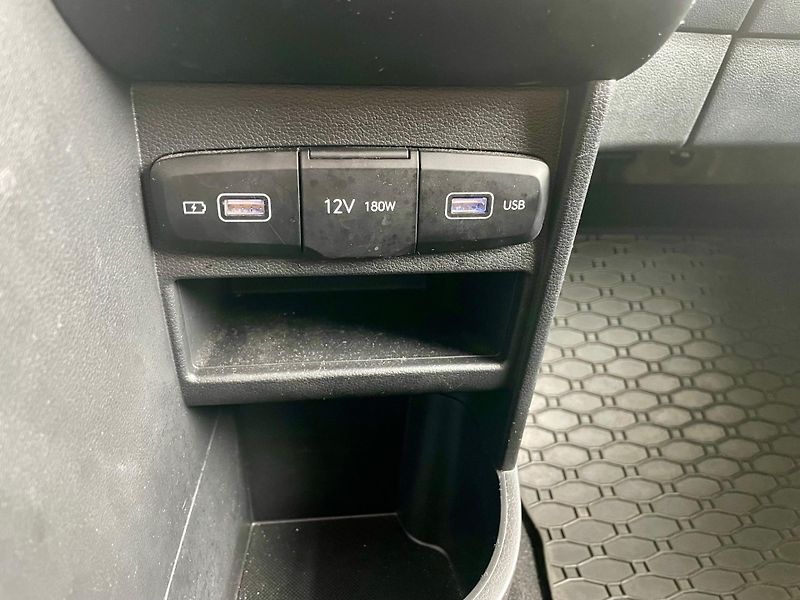 Hyundai Staria (2024) 2,2CRDi 130kW Comfort 6MT 4x2 - fotka 19 z 22