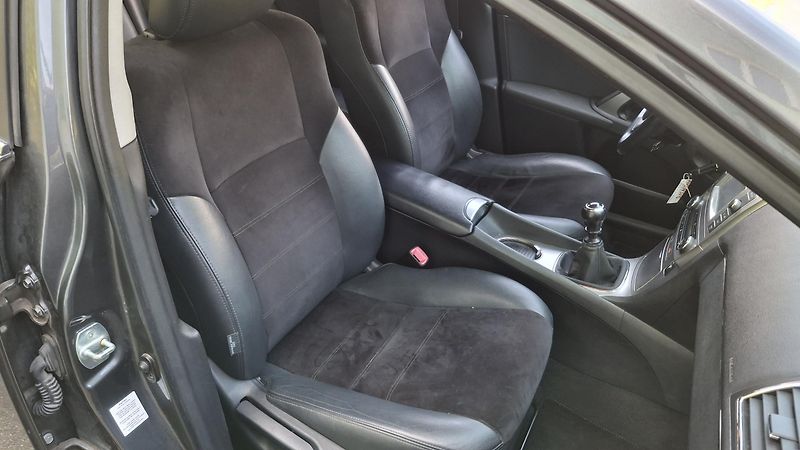 Toyota Avensis 1.8 VVT-I Rezervace - fotka 18 z 30