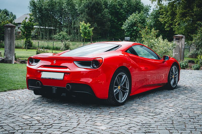 Ferrari 488 GTB - fotka 9 z 46