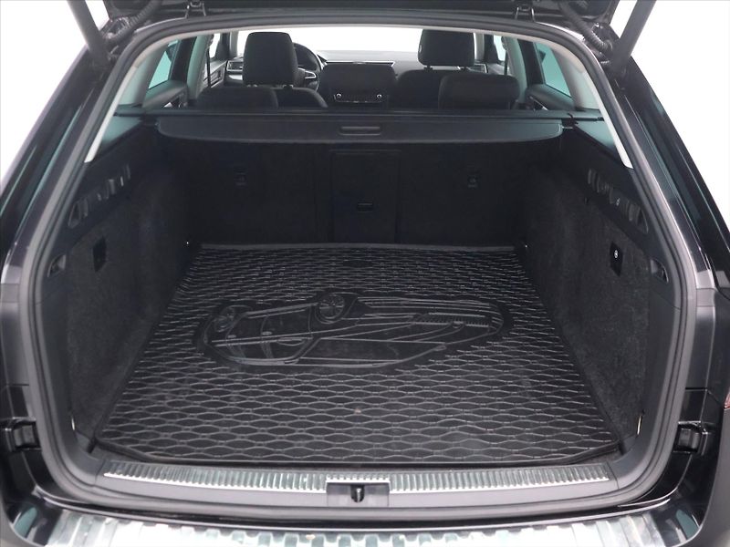 Škoda Superb 2.0 TDI 110kW Style DSG Tažné - fotka 10 z 32