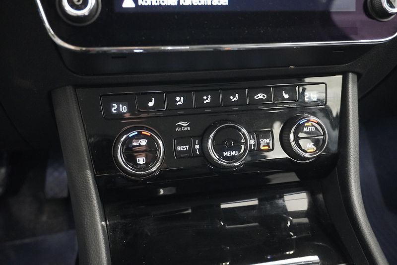 Škoda Superb 1.5 TSI 110kW STYLE TOP SERVIS - fotka 21 z 35