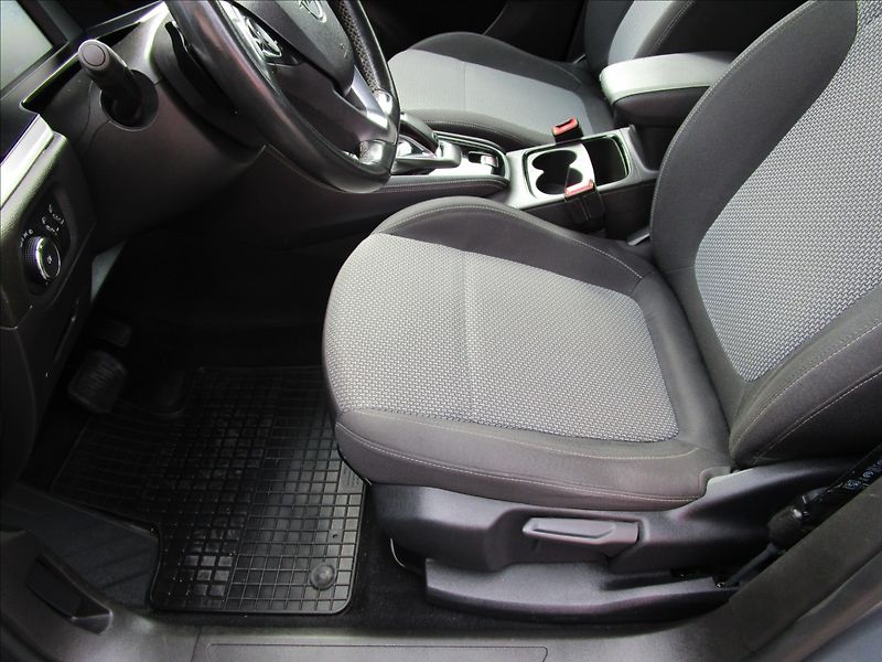 Opel Grandland 1.5CDTi 96kW AT8, aut. klima, - fotka 13 z 41
