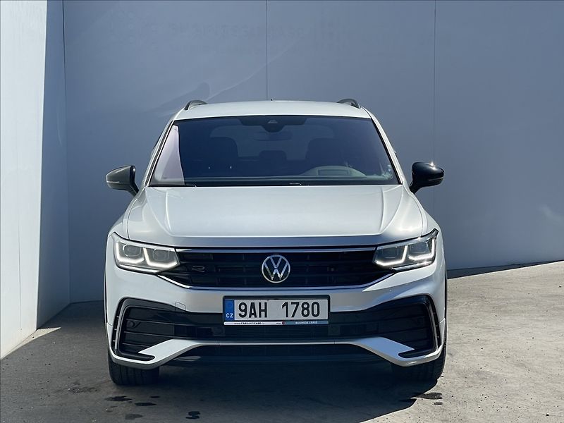 Volkswagen Tiguan 2,0 TDI 4Mot DSG R-Line Matrix - fotka 21 z 23