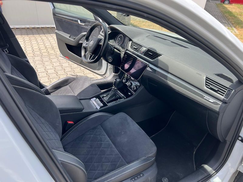Škoda Superb 2.0 TDi Sportline - fotka 9 z 9