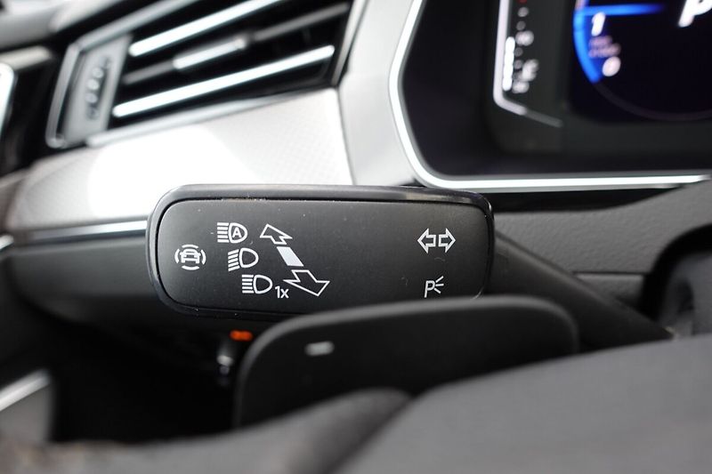 Volkswagen Passat ZLEVNĚNO 2,0TSi 206kW Alltrack - fotka 30 z 37