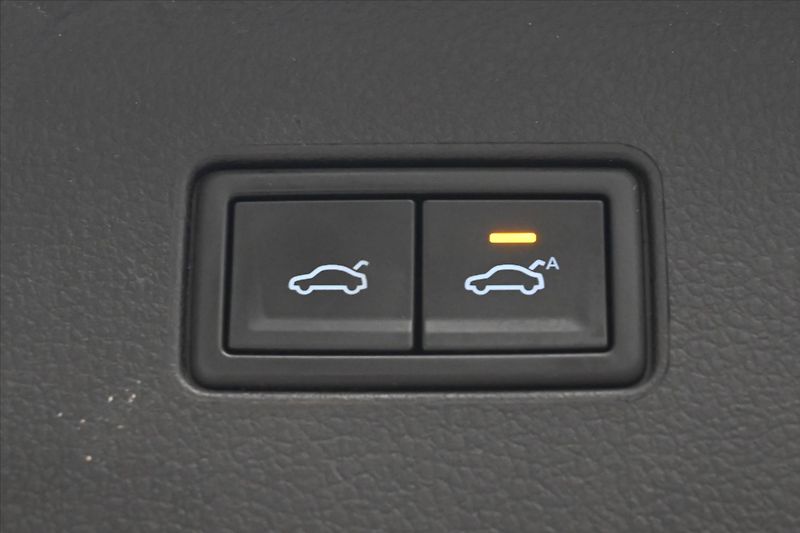 Volkswagen Passat 2,0 TDI 110 kW DSG Business Zá - fotka 28 z 33