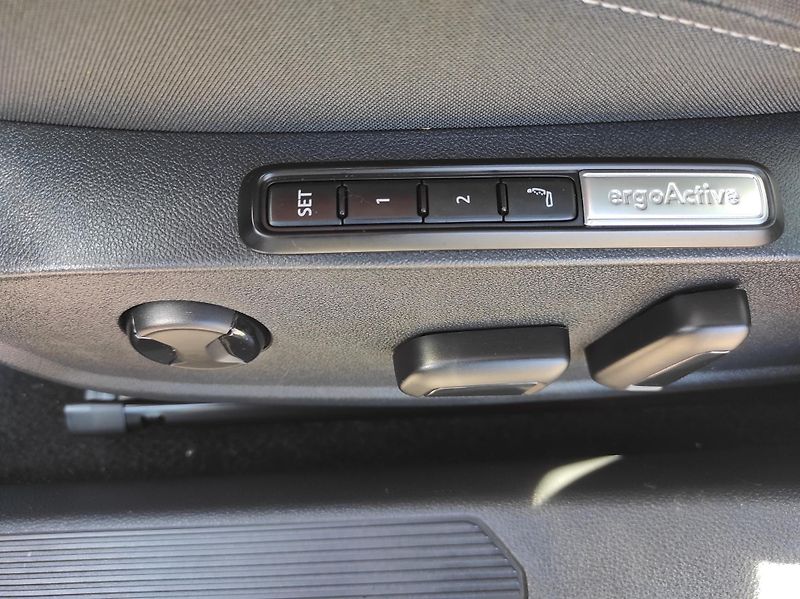 Volkswagen Golf 2,0TDi 110kW, Style, ČR, - fotka 10 z 59
