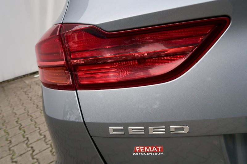 Kia Ceed (2022) Sportswagon 1,0 T-GDI/88 kW - fotka 27 z 29