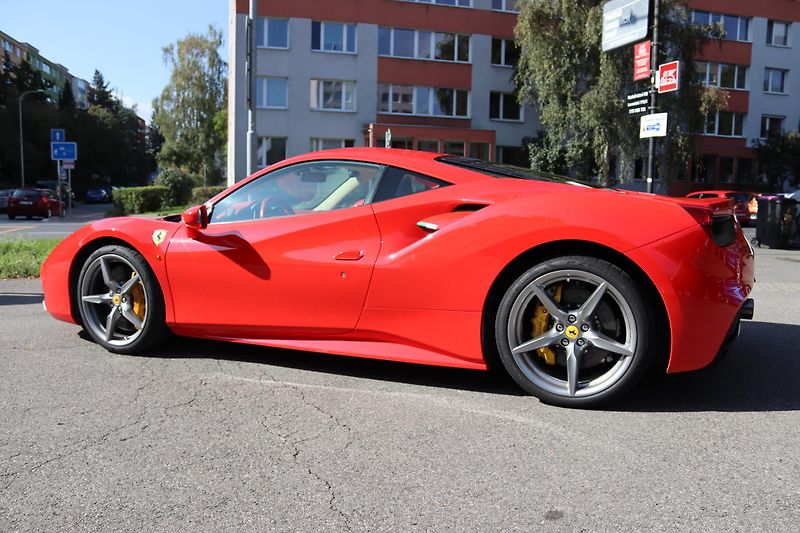 Ferrari 488 (2019) 488 GTB | 1. Majitel | ČR  - fotka 20 z 75
