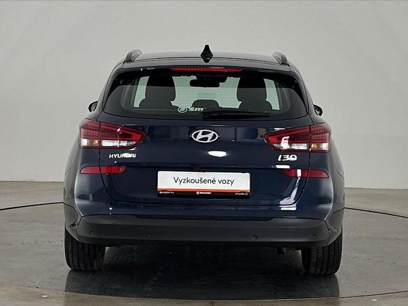 Hyundai i30 Smart DCT - fotka 17 z 26