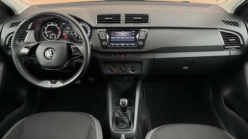 Škoda Fabia 1.0 TSI Ambition Combi - fotka 8 z 23