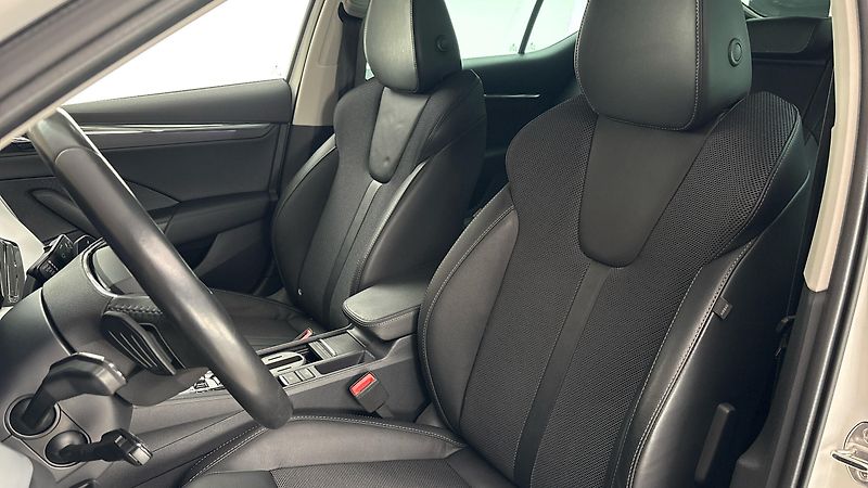 Škoda Octavia 2.0 TDI DSG Style - fotka 15 z 27