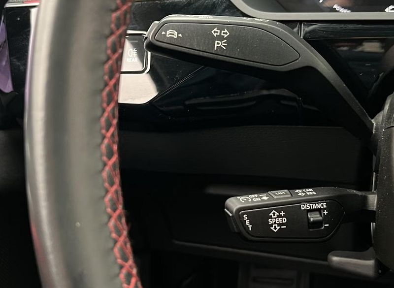 Audi Q8 e-tron 55 Q 360k Pano Matrix 4 zóny   - fotka 15 z 36