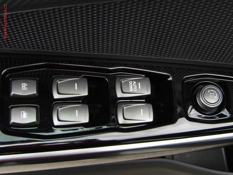 SsangYong Tivoli (2022) 1.5 T-GDi, ČR, AC, výhřev sed - fotka 11 z 22