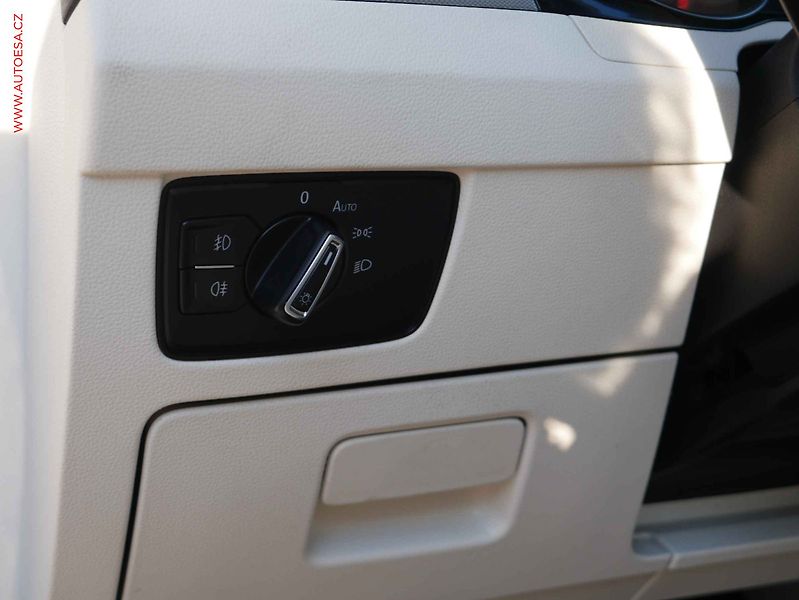 Volkswagen Passat (2018) 2.0 TDi, Comfortline, navi - fotka 16 z 19