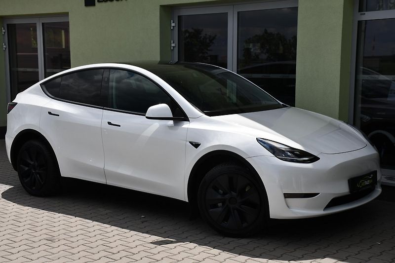 Tesla Model Y LONG RANGE DUAL REZERVACE - fotka 2 z 38