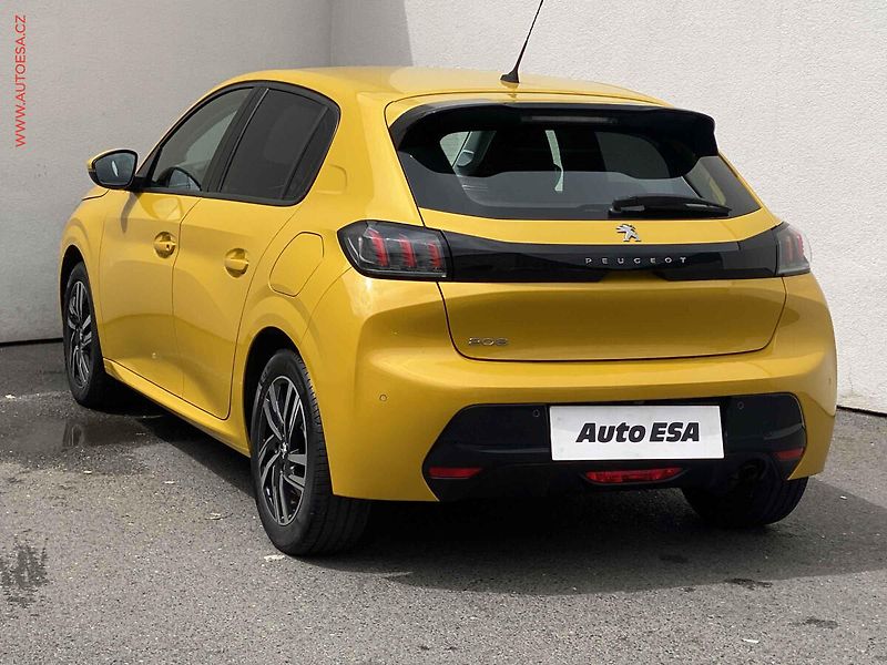 Peugeot 208 (2019) 1.2 PT, Allure, AT, kamera - fotka 6 z 17