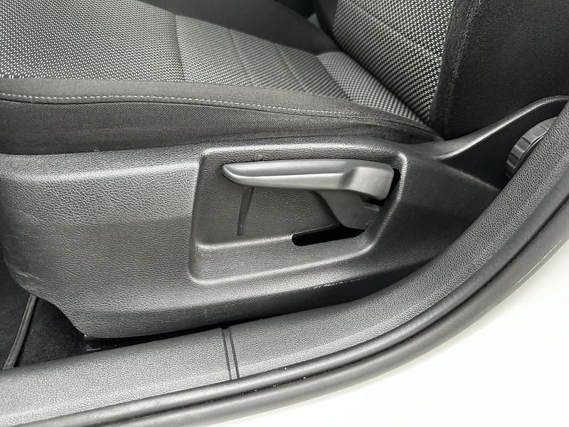 Škoda Octavia Combi 1.6 TDI Ambition - fotka 17 z 31