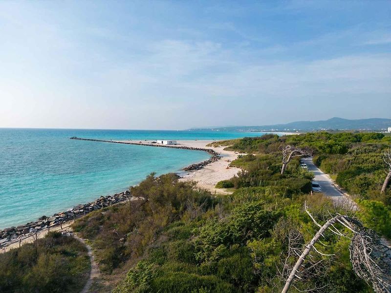 Lokalitě Spiagge Bianche se přezdívá Italské Maledivy či Karibik.