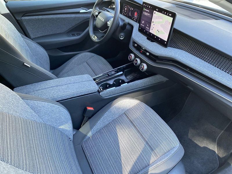 Škoda Superb (2025) 2.0 TDI DSG Selection - fotka 8 z 35