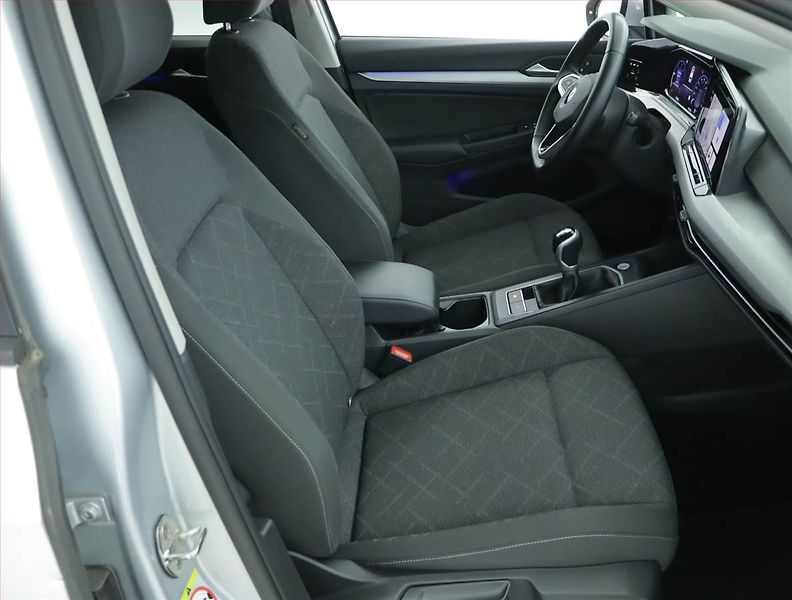 Volkswagen Golf (2022) Life 2.0 TDI, Serv.kniha, Navi - fotka 9 z 15