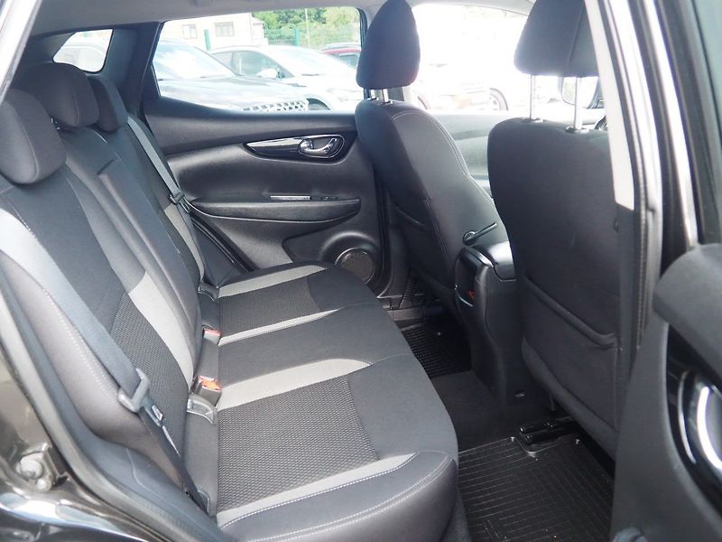 Nissan Qashqai (2019) 1.3 DIG-T 103 kW, 1. Maj ČR - fotka 15 z 34