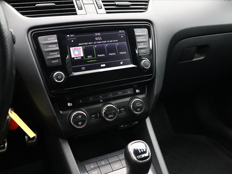 Škoda Octavia RS 2.0 TSI 162kW CZ Aut.klima - fotka 19 z 32