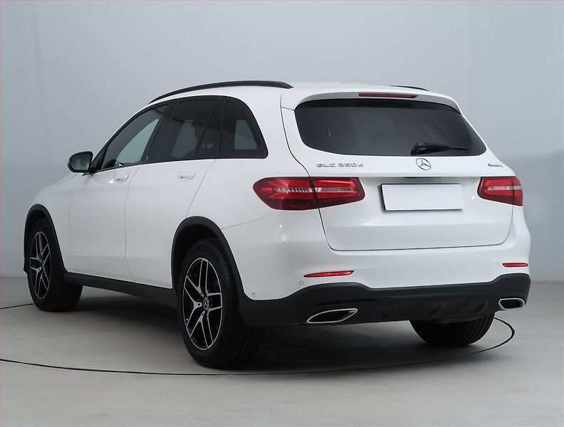 Mercedes-Benz GLC (2018) AMG line 250 d 4MATIC - fotka 4 z 24