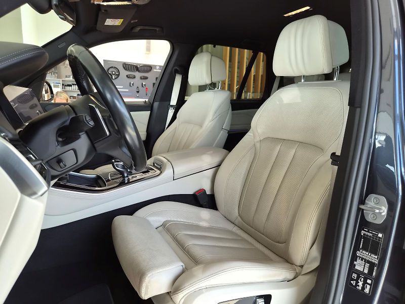 BMW X5 xDrive 30d - fotka 13 z 34