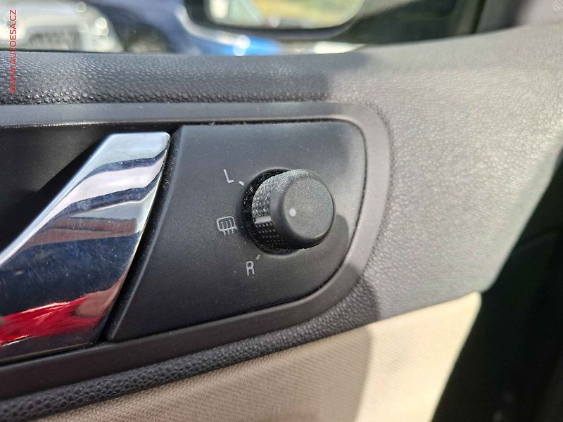 Škoda Fabia (2007) 1.2 HTP, AC, výhřev sed - fotka 15 z 16