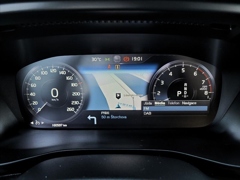 Volvo XC40 zálohováno - fotka 25 z 49