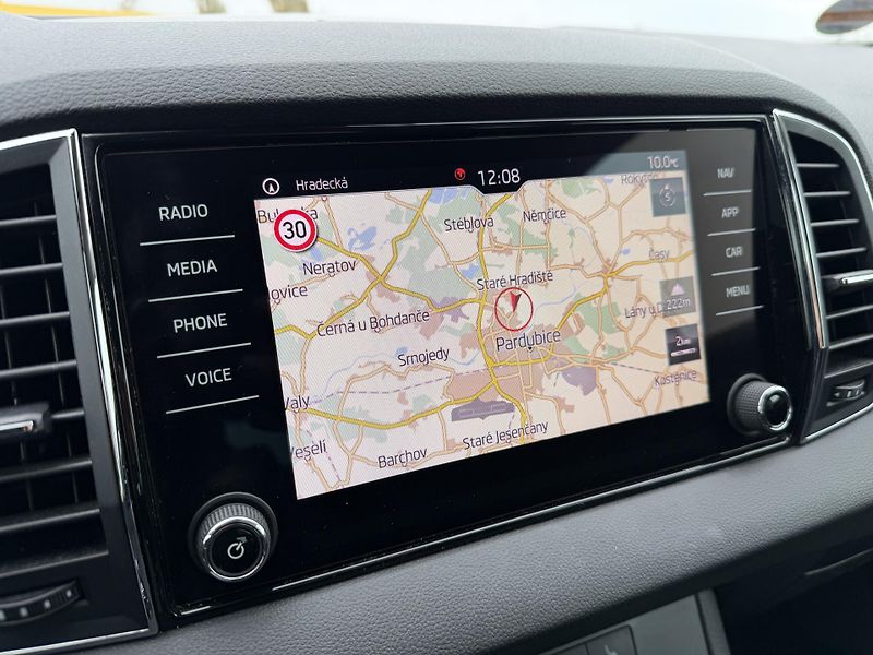 Škoda Karoq 1.0 TSI NAVI TAŽNÉ SERVISKA - fotka 20 z 46