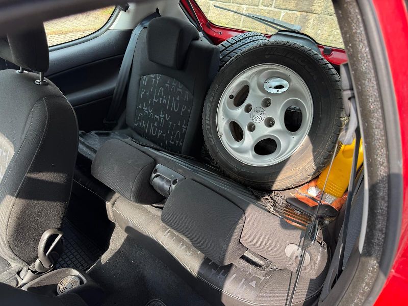 Peugeot 206 1,4i / 55 kW / sada pneu  - fotka 11 z 18