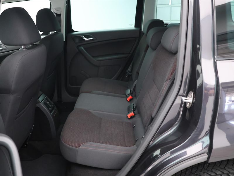 Škoda Yeti 2,0 TDI 4x4 Outdoor Xenon 1.Ma - fotka 14 z 27