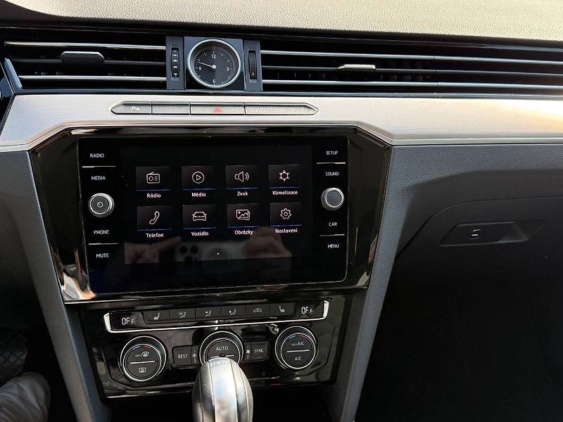 Volkswagen Passat (2017) 2.0 TDI BMT 140kW DSG Highline - fotka 13 z 32