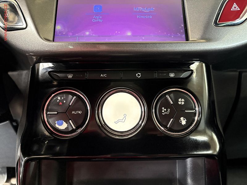 DS Automobiles DS3 (2016) 1.2PT, Navi, kamera - fotka 14 z 14