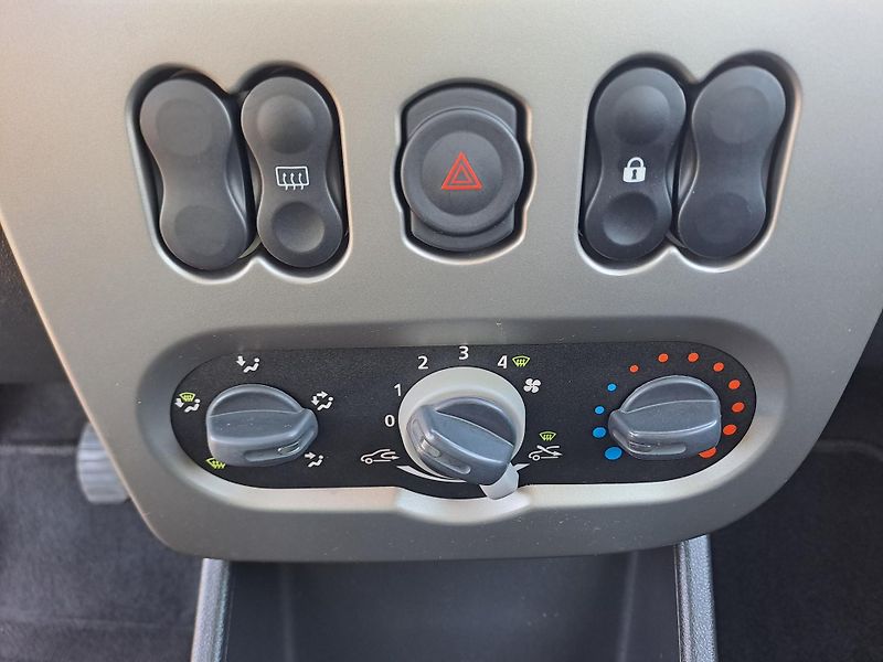Dacia Sandero (2010) 1.4 2xKOLA, PĚKNÝ STAV - fotka 22 z 25