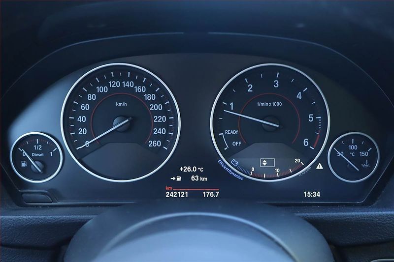 BMW Řada 3 (2016) 320 d, Serv.kniha, Navi - fotka 11 z 25