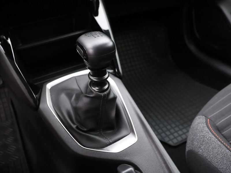 Peugeot 208 1,2 PT 100 Active Pack CZ 1.Ma - fotka 24 z 33