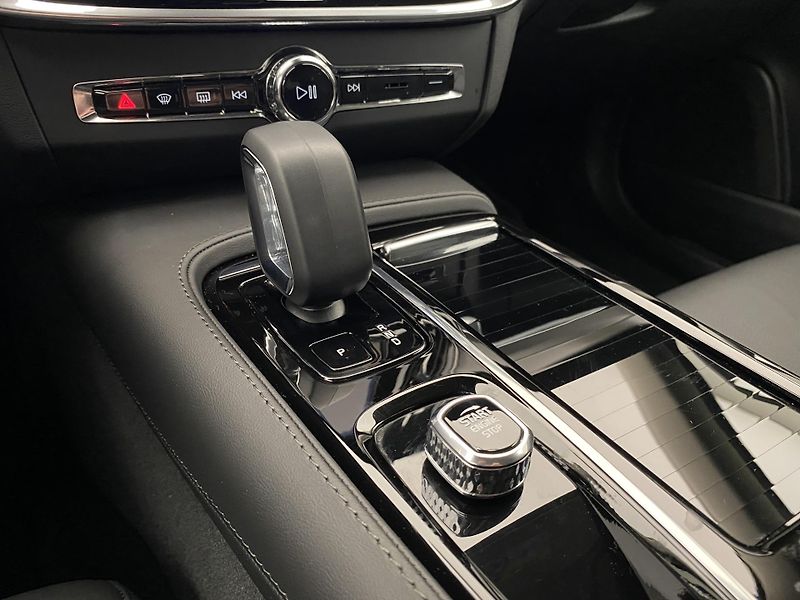 Volvo V90 T6 AWD RECHARGE DARK PLUS AUT - fotka 27 z 61