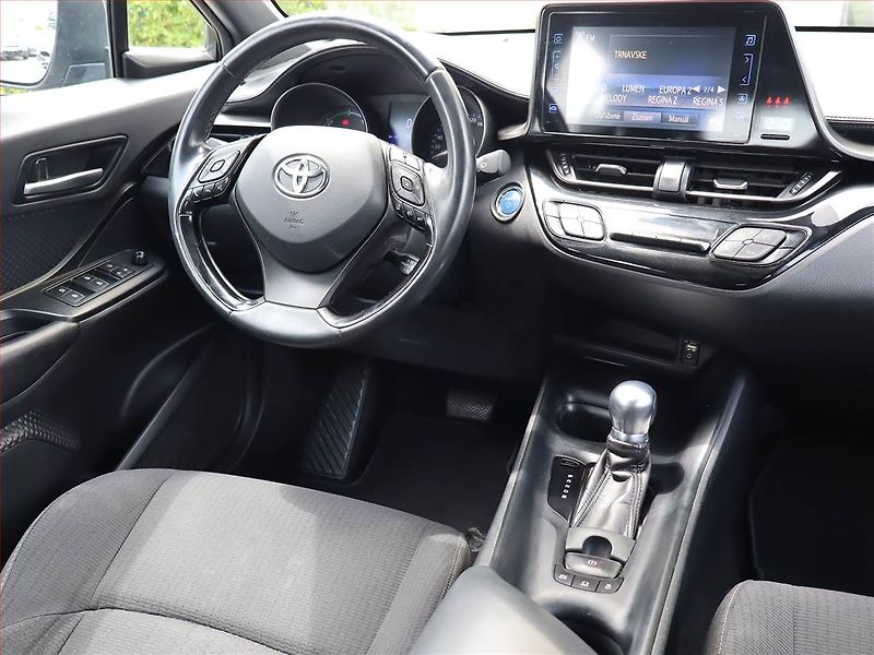 Toyota C-HR (2018) 1.8 Hybrid, Automat - fotka 7 z 21