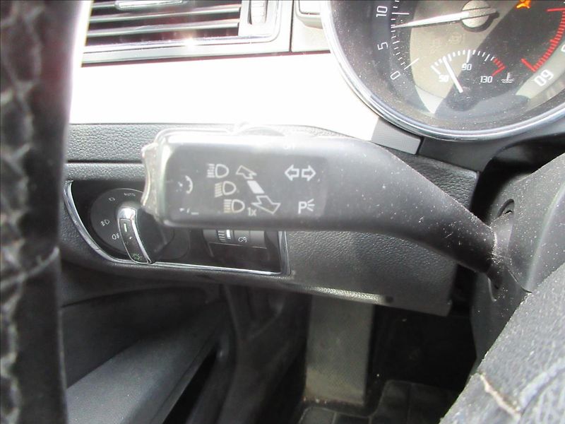 Škoda Superb 2,0 TDi Závada Přev. Panorama - fotka 21 z 30