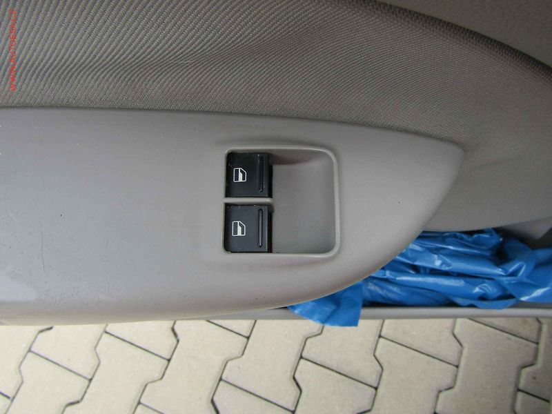 Škoda Octavia (2006) 2.0 FSI, AC, STK8/28 - fotka 11 z 14
