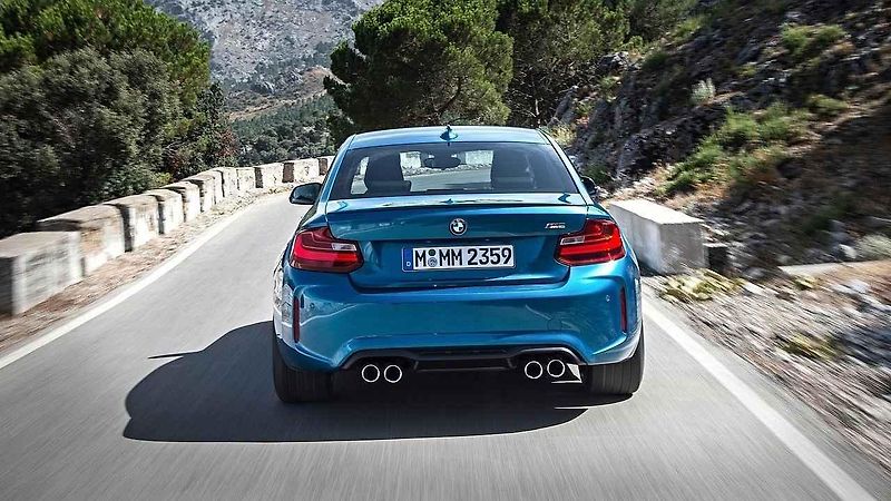 BMW 1M.