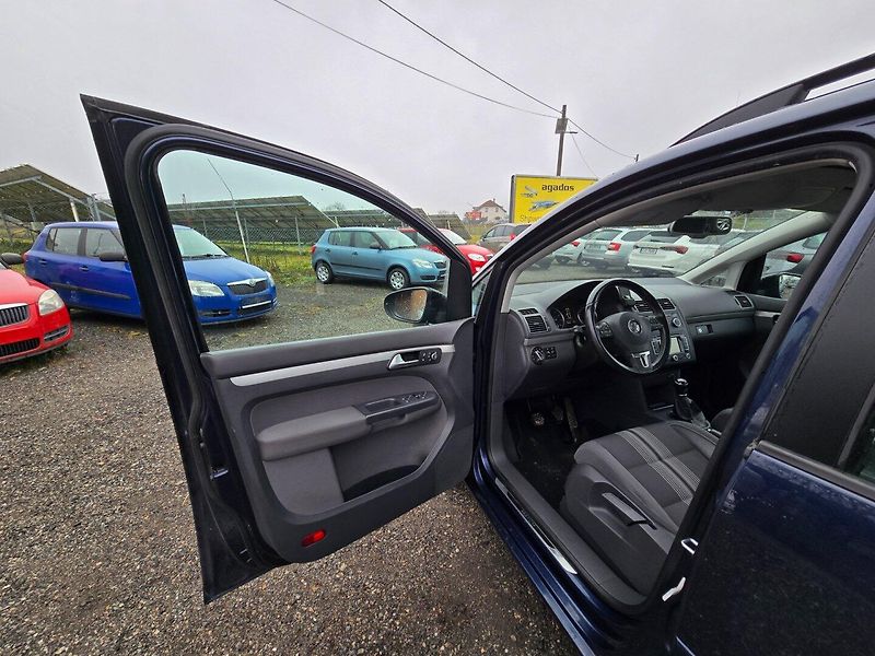 Volkswagen Touran (2013) 1.2 TSI 77KW - fotka 9 z 22