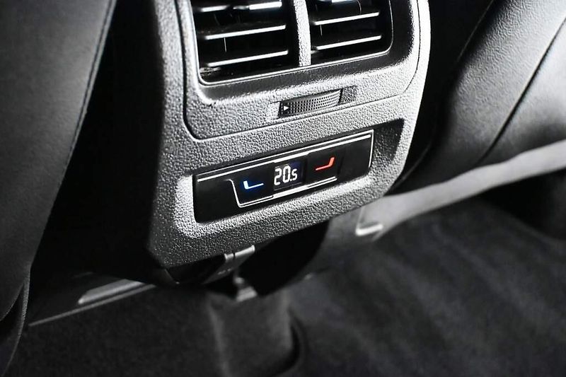Volkswagen Touran (2023) 2.0 LED DSG ACC Tažné COMFORTL - fotka 24 z 32