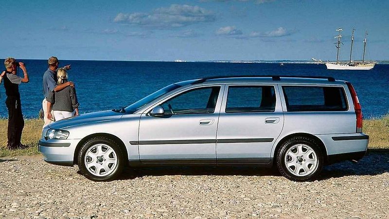 Volvo V70 ve formě tanku.