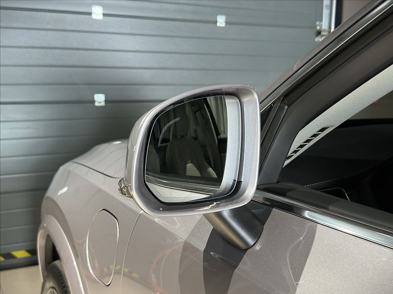 Volvo XC90 (2026) 2,0 T8  Plus Bright - fotka 14 z 41